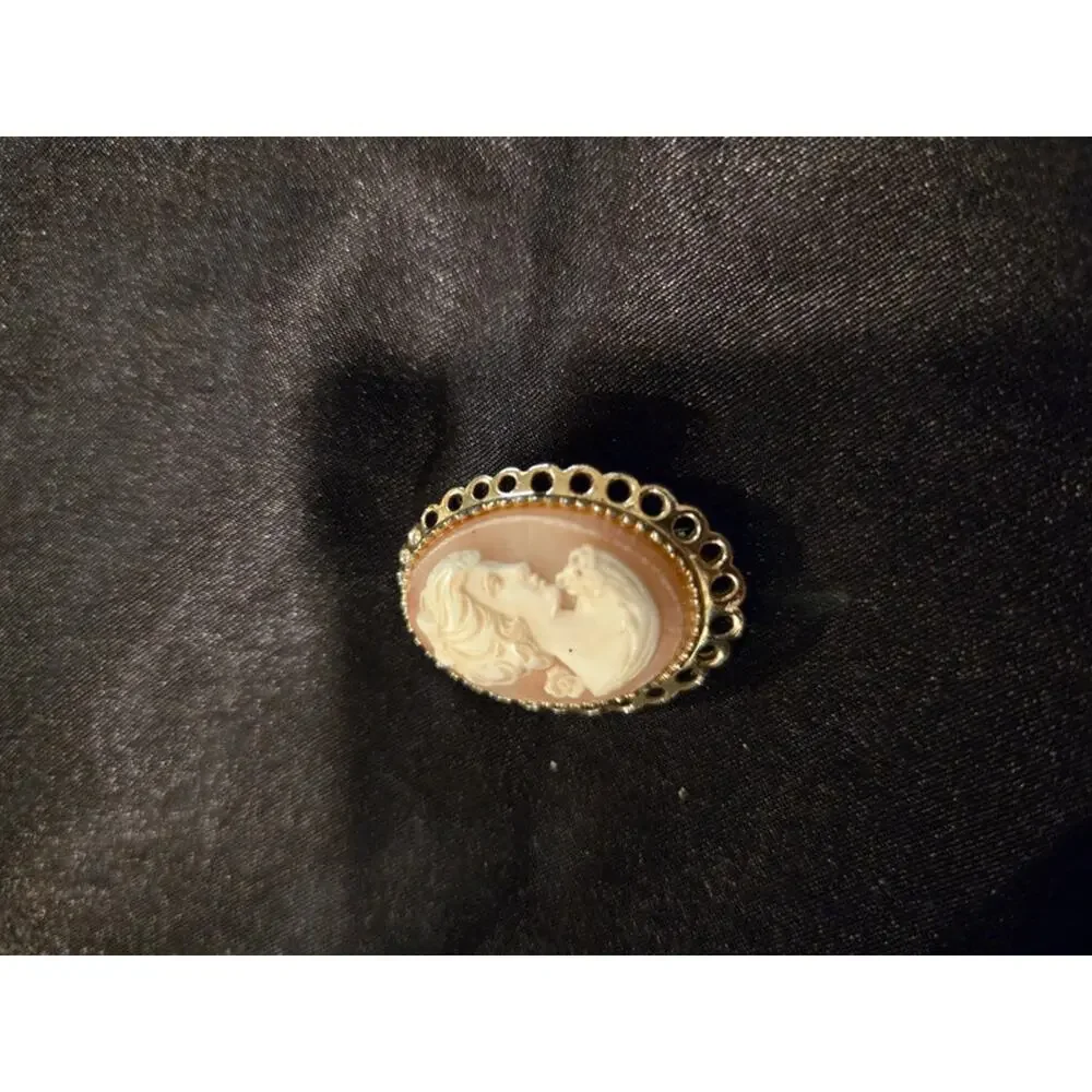 1930s vintage Cameo brooch